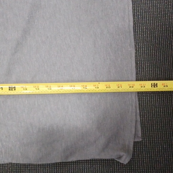 XL tank tops w/ small side splits. Gray & Green sleeveless tops. NWT - Picture 7 of 15